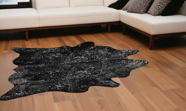 Homeroots 72" X 84" Black And Gold Cowhide - Area Rug Black,Gold Cowhide 316716