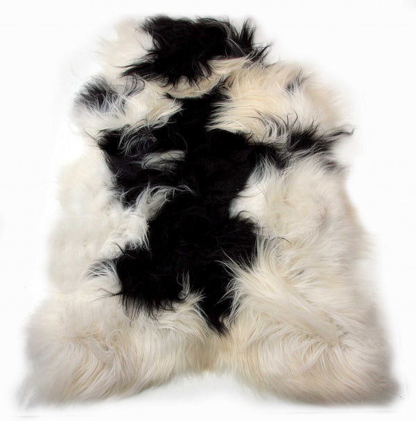 Homeroots 2' X 3' Black And White Spotted Sheepskin Handmade Area Rug  Genuine Sheepskin 316925