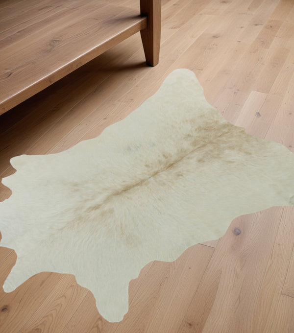 Homeroots 2' X 3' Natural Cowhide Hand Woven Area Rug Natural Cowhide 316966