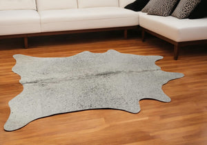 Homeroots 6' X 7' Gray Cowhide Hand Tufted Area Rug  Cowhide 316975