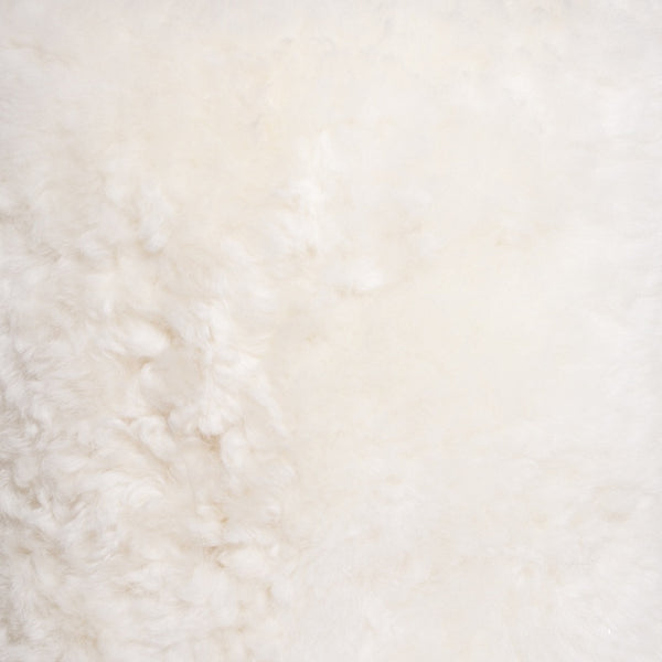 Homeroots 18" X 18" X 16.5" White Short-hair Sheepskin - Stump Pouf White Sheepskin 317013