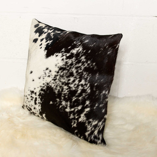 Homeroots 18 X 18 Black And White Cowhide Throw Pillow White,Black  317127