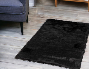 Homeroots 3' X 5' Black Rectangular Faux Fur - Area Rug Black Acrylic 317169