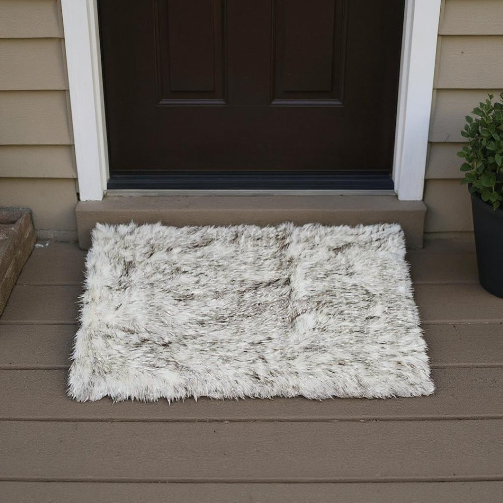 HomeRoots 3' X 5' Gray Faux Fur Area Rug - Luxurious Comfort, Modern Design, Perfect for Any Room Décor! 317174