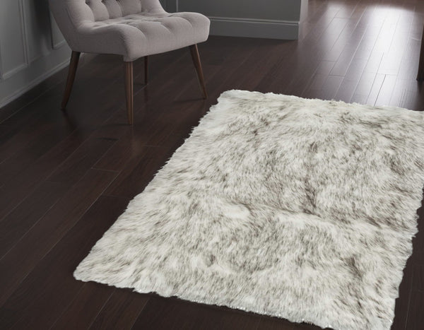 Homeroots 3' X 5' Gray Faux Fur Area Rug  Faux Fur 317174