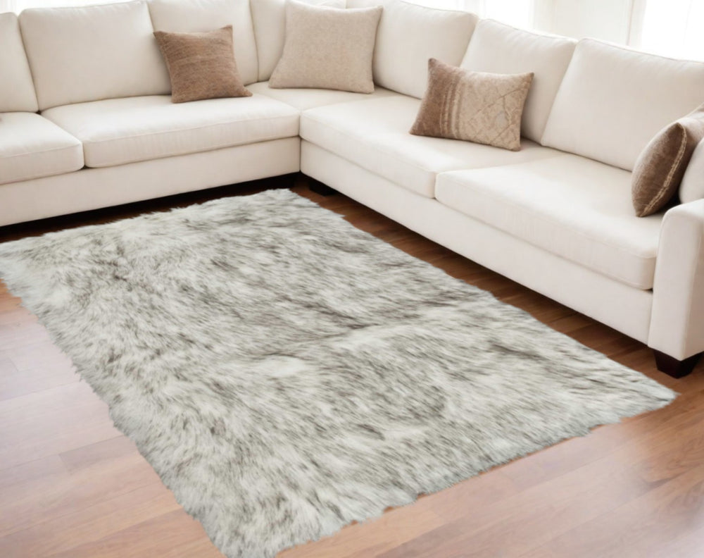 Homeroots 5' X 8' Gray Faux Fur Ombre Flokati Washable Area Rug  Faux Fur 317180