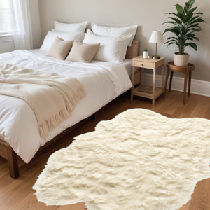 Homeroots 4' X 6' Off White Faux Sheepskin Washable Area Rug  Faux Sheepskin 317187