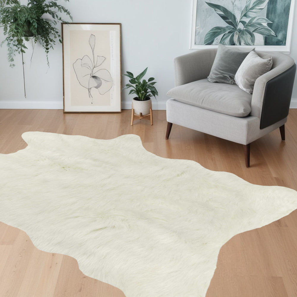 Homeroots 5' X 8' Off White Faux Fur Hand Knotted Washable Area Rug  Faux Fur 317190