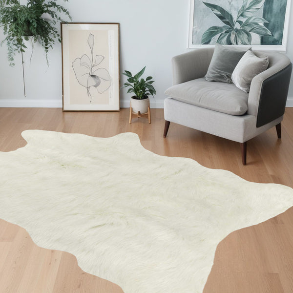 Homeroots 5' X 8' Off White Faux Fur Hand Knotted Washable Area Rug  Faux Fur 317190