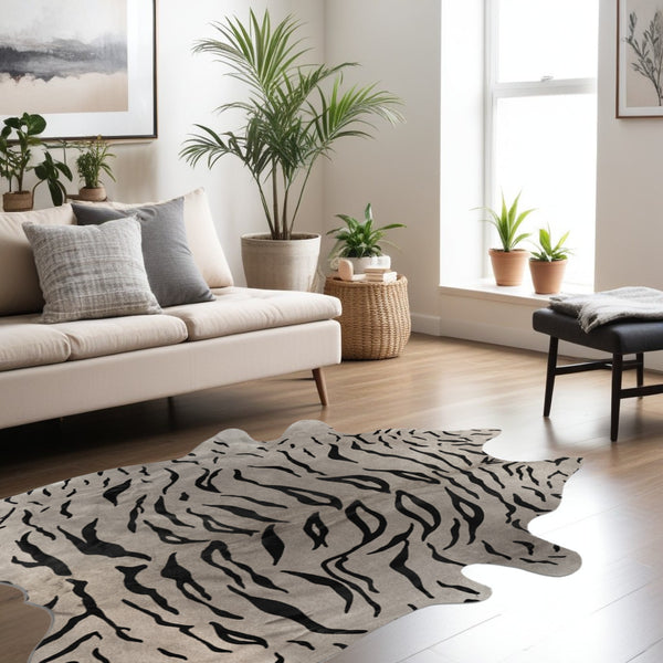 Homeroots 6' X 7' Gray And Black Cowhide Cowhide Area Rug  Cowhide 317299