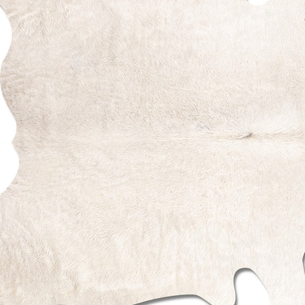 Homeroots 60" X 84" Off White Cowhide  Rug  Cowhide 317302