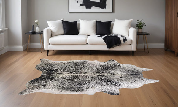 Homeroots 60" X 84" Salt And Pepper Black And White Cowhide - Area Rug Black,White Cowhide 317319