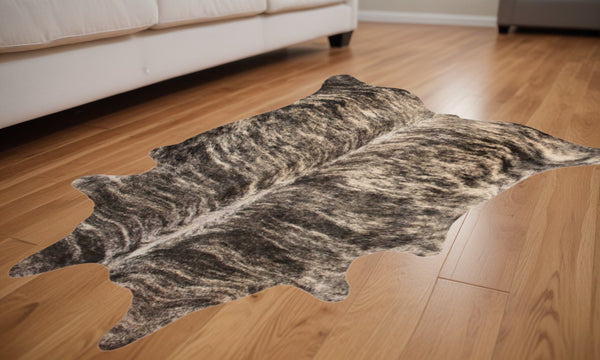 Homeroots 60" X 84" Exotic Zebu Cowhide - Area Rug Exotic Zebu Cowhide 317322