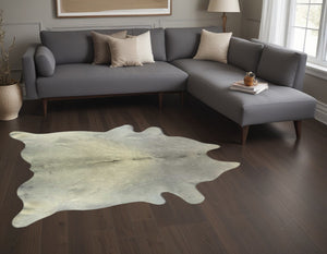 Homeroots 60" X 84" Natural And Light Gray Cowhide - Area Rug Natural,Light Gray Cowhide 317324