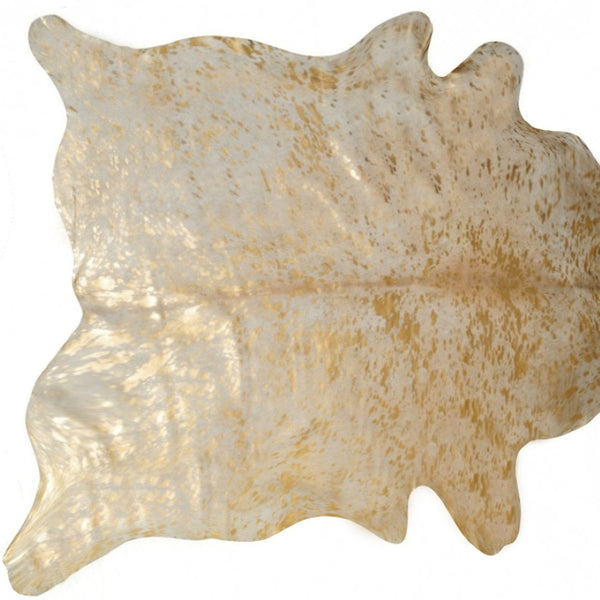 HomeRoots 5' X 7' Cowhide Print Area Rug - Luxurious Texture with Contemporary Style for Modern Living Spaces Natural/Gold 317327