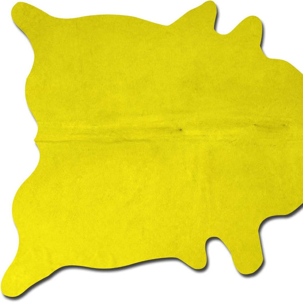 HomeRoots 5' X 7' Cowhide Print Area Rug - Luxurious Texture with Contemporary Style for Modern Living Spaces Yellow 317336