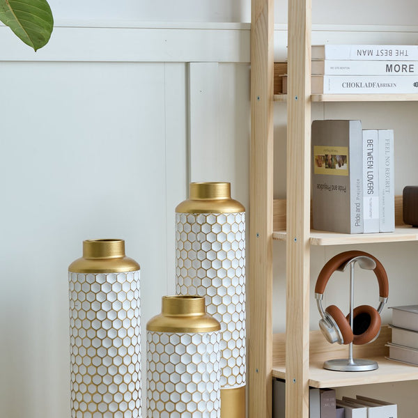 English Elm Floor Modern Metal Vase Set - Elegant Droplet Shaped White & Gold Accents For Glamorous Home Decor W2796P290484