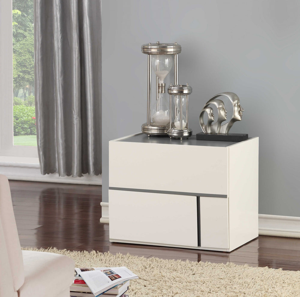 Homeroots 24" X 17" X 20" Cream White And Dark Grey Mdf Nightstand   319116