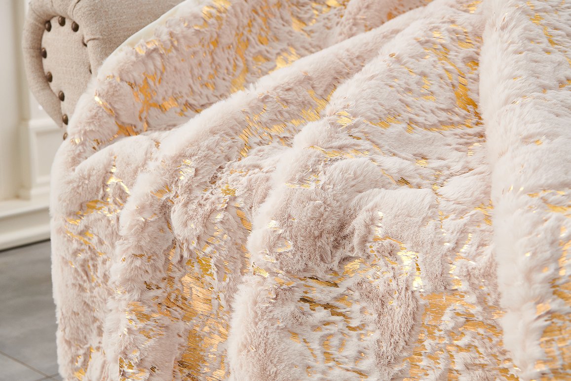 English Elm Faux Fur Throw Blanket - Thumbnail 4