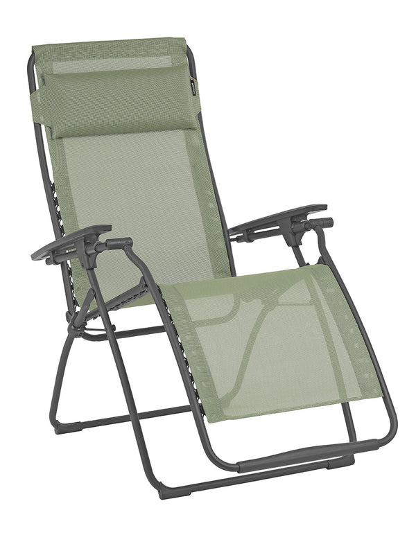 Homeroots 28" Green Steel Outdoor Zero Gravity Chair With Green Cushion Moss Metal 320593