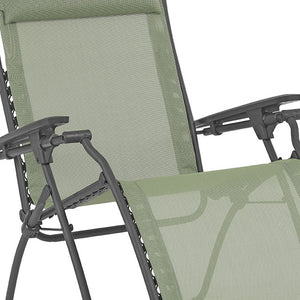 Homeroots 28" Green Steel Outdoor Zero Gravity Chair With Green Cushion Moss Metal 320593