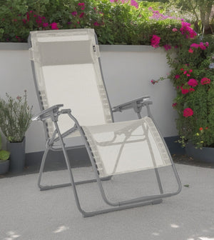 Homeroots 30" Light Gray And Chrome Steel Outdoor Zero Gravity Chair With Light Gray Cushion Seigle Metal 320598