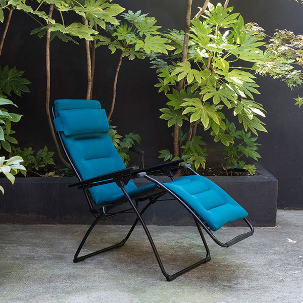 Homeroots 26" Blue Steel Outdoor Zero Gravity Chair With Blue Cushion Coral Blue Metal 320604