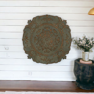 Homeroots Distressed Green European Medallion Metal Wall Decor  Metal 321202