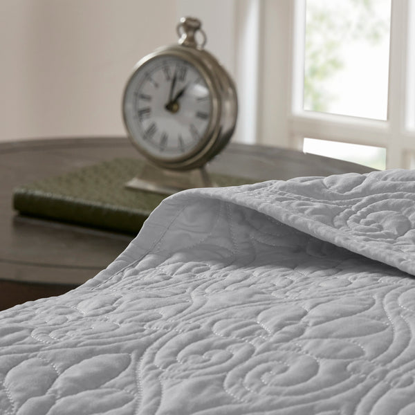 English Elm Reversible Madison Park Quebec Queen Bedspread Set with Quilted Texture, Oversized Draping and Antimicrobial Protection Grey 17.72 L x 15.35 W x 7.87 H B03597453