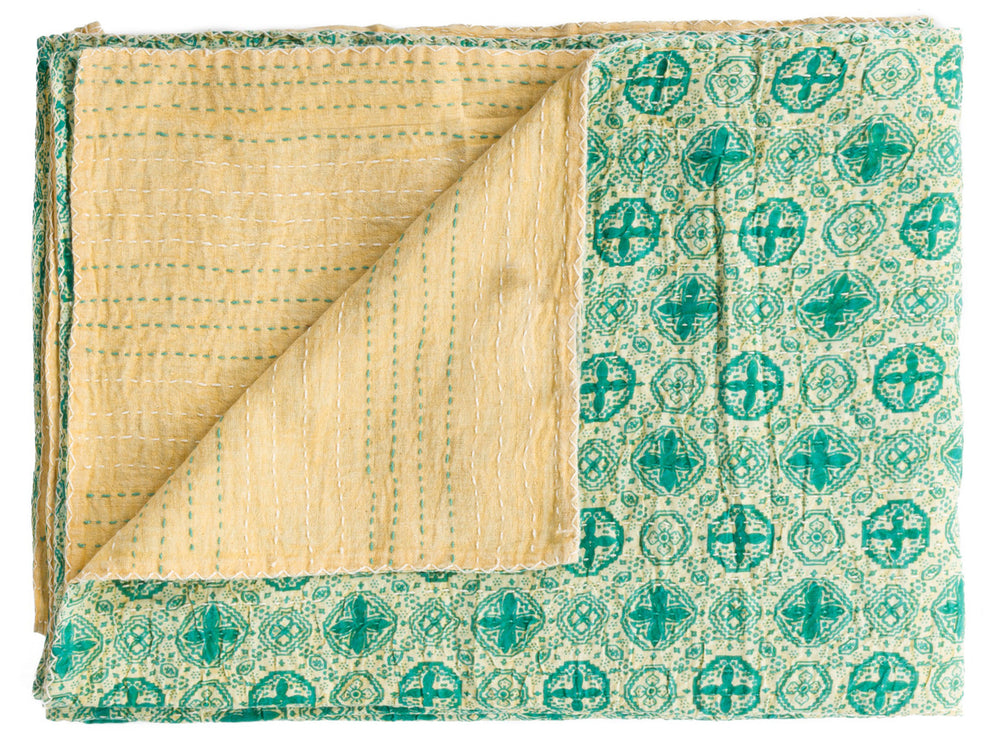 Homeroots 50" X 70" Green And Ivory Kantha Cotton Geometric Throw Blanket With Embroidery  Cotton 328231