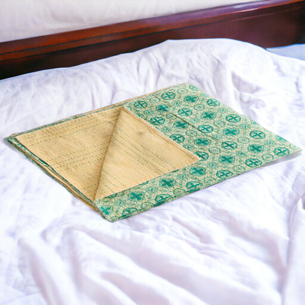 Homeroots 50" X 70" Green And Ivory Kantha Cotton Geometric Throw Blanket With Embroidery  Cotton 328231