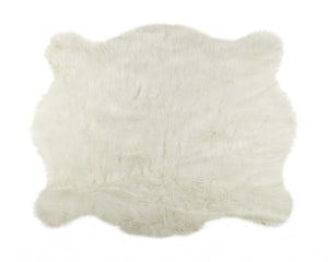 Homeroots 4' X 5' Polar Bear Off White Faux Hide Area Rug  Acrylic 328302