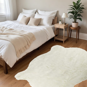 Homeroots 4' X 5' Polar Bear Off White Faux Hide Area Rug  Acrylic 328302