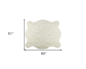 Homeroots 4' X 5' Polar Bear Off White Faux Hide Area Rug  Acrylic 328302