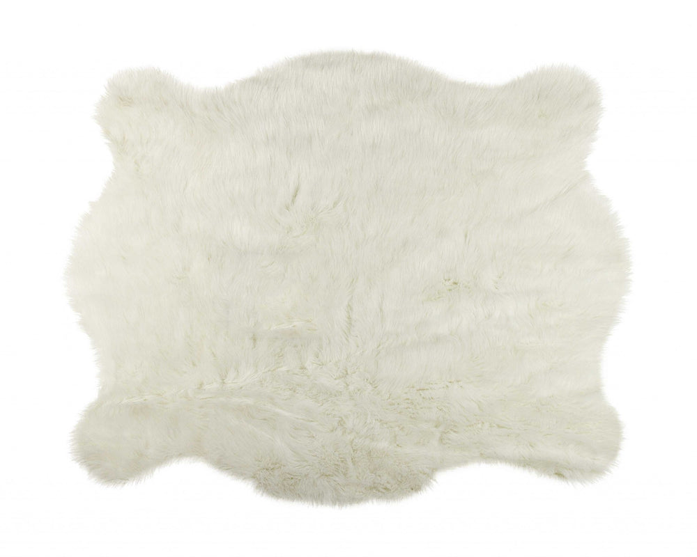 Homeroots 5' X 8' Polar Bear Off White Faux Hide Area Rug  Acrylic 328303