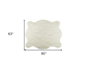 Homeroots 5' X 8' Polar Bear Off White Faux Hide Area Rug  Acrylic 328303