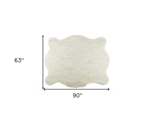 Homeroots 5' X 8' Polar Bear Off White Faux Hide Area Rug  Acrylic 328303