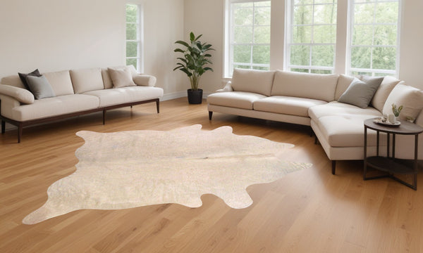 Homeroots 6' X 7' Natural Cowhide Area Rug Natural Cowhide 328307