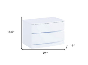 Homeroots 17" White Two Drawers Manufactured Wood Mirrored Nightstand White  329629