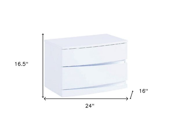 Homeroots 17" White Two Drawers Manufactured Wood Mirrored Nightstand White  329629