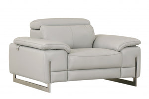 Homeroots 31" Light Grey Tasteful Leather Chair Light Grey  329682