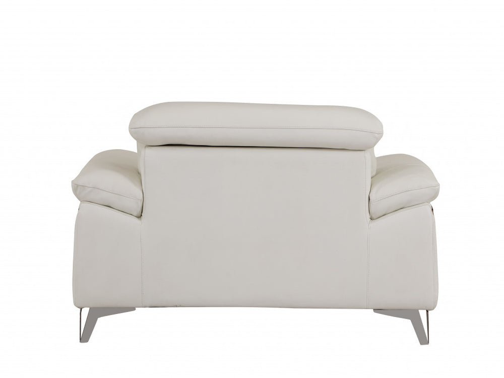 Homeroots 31" White Fashionable Leather Chair White  329686