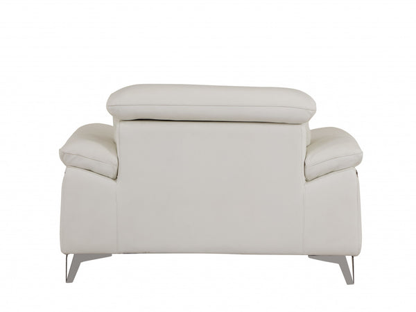Homeroots 31" White Fashionable Leather Chair White  329686