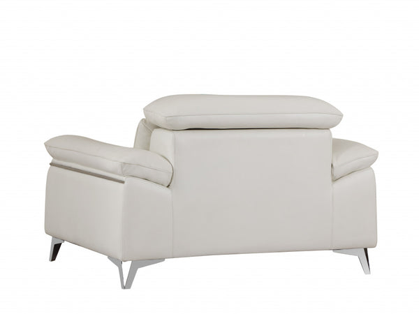 Homeroots 31" White Fashionable Leather Chair White  329686