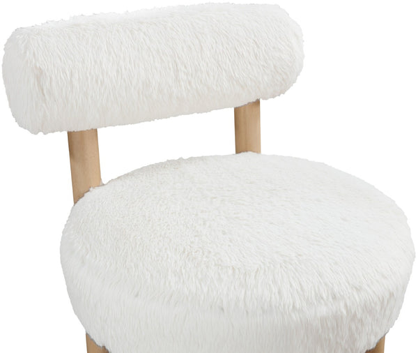 Meridian Furniture Ambre Plush Vegan Shearling Accent Chair with Solid Wood Legs for Modern Living Spaces Cream Style A 33064Cream