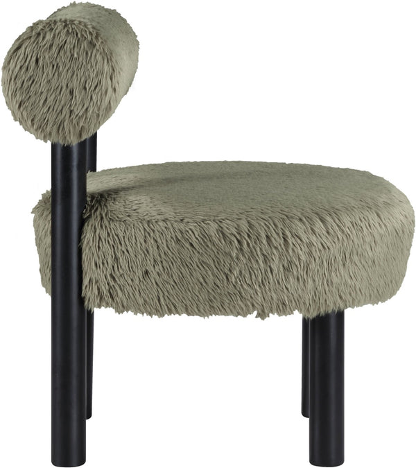 Meridian Furniture Ambre Plush Vegan Shearling Accent Chair with Solid Wood Legs for Modern Living Spaces Green Style B 33065Green