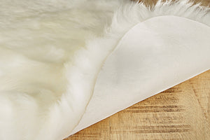 Homeroots 5' Off White Round Shag Sheepskin Area Rug  Genuine Sheepskin 332268