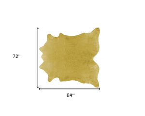Homeroots 6' X 7' Gold Cowhide Cowhide Area Rug Honey Cowhide 332272