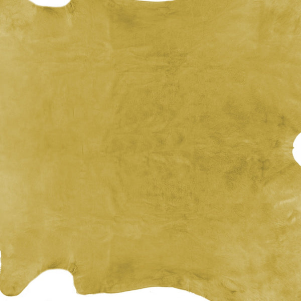 Homeroots 6' X 7' Gold Cowhide Cowhide Area Rug Honey Cowhide 332272
