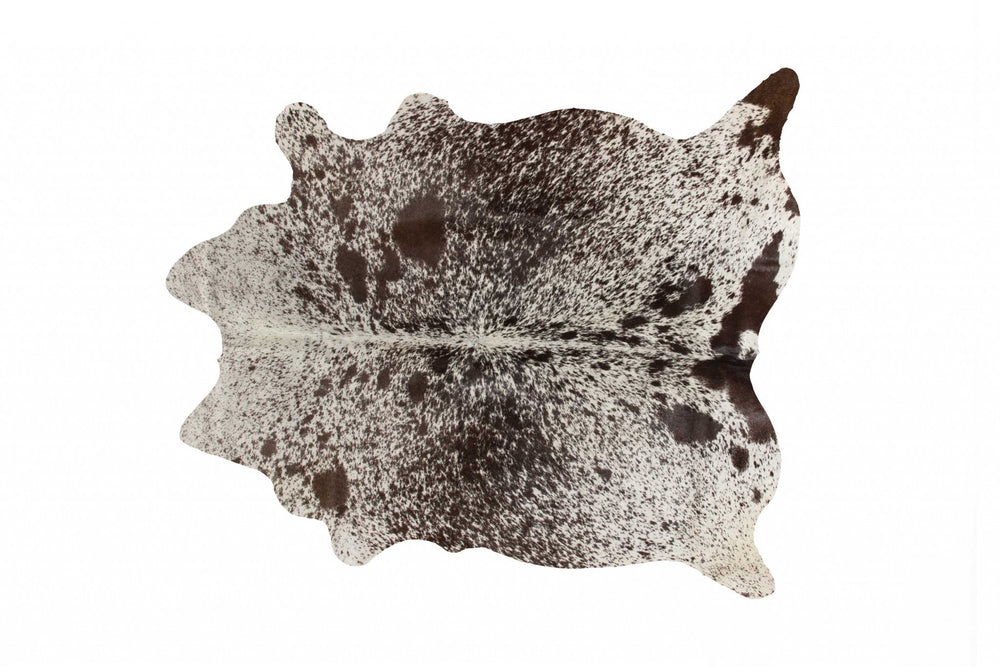 Homeroots 60" X 84" White Chocolate Cowhide  Rug  Cowhide 332275